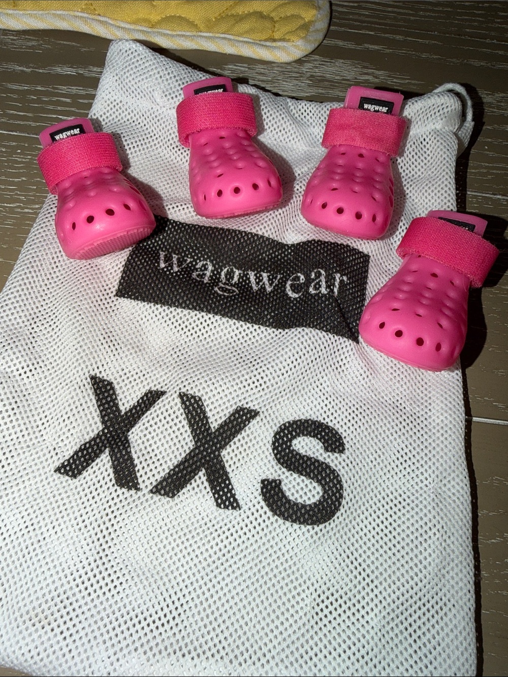 Wagwear Dog Boots - don’t let your dogs paws burn on the pavement. - Picture 2 of 3